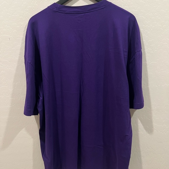 Washington Huskies Purple Graphic T-Shirt - Picture 2 of 3